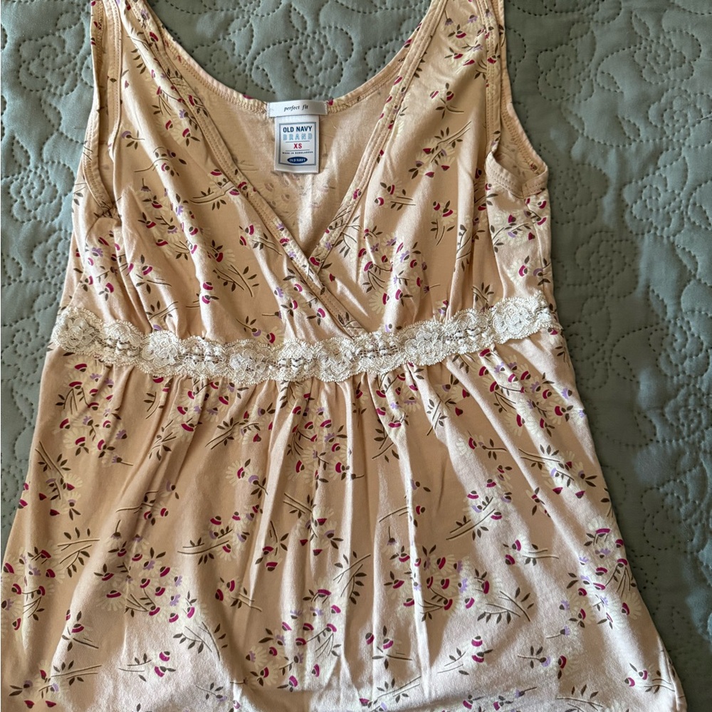 Old Navy Cream Floral Lace-Trim V-Neck Tank